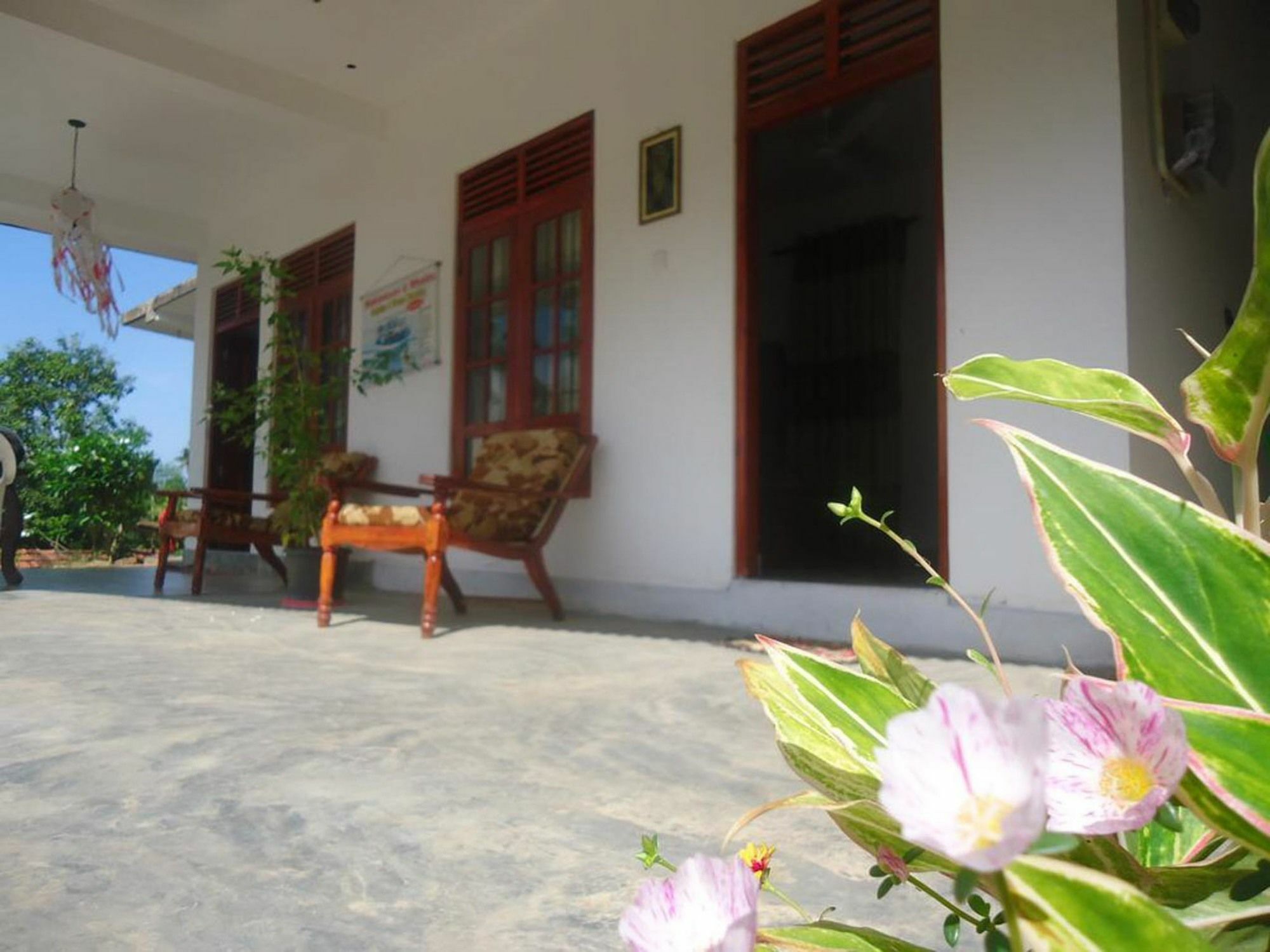 Yoho Blue Lotus Guest Mirissa Hotel Bagian luar foto